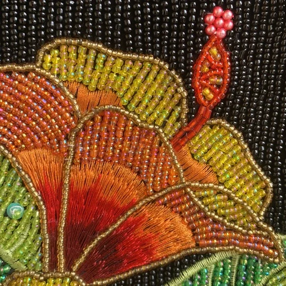 SOLD!!!🌺🌺🌺Beaded Hibiscus Bag 🌺 - Picture 4 of 7